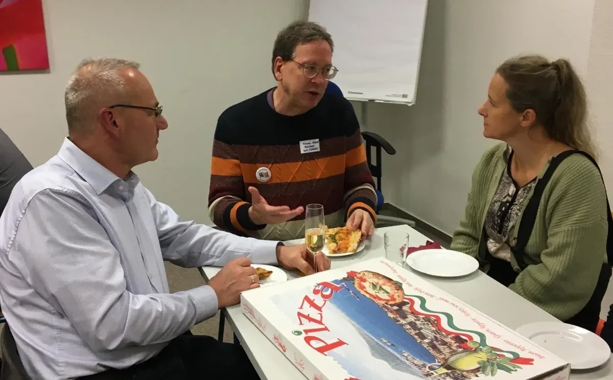 Jubiläum: 25 Jahre FARBE & Gemeinsames Pizza-Essen